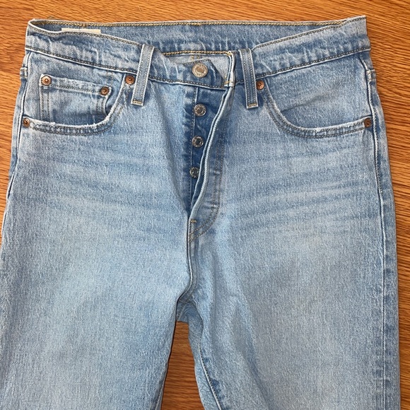 Levis 501 Skinny 28 W x 29 L waterless - Picture 2 of 6